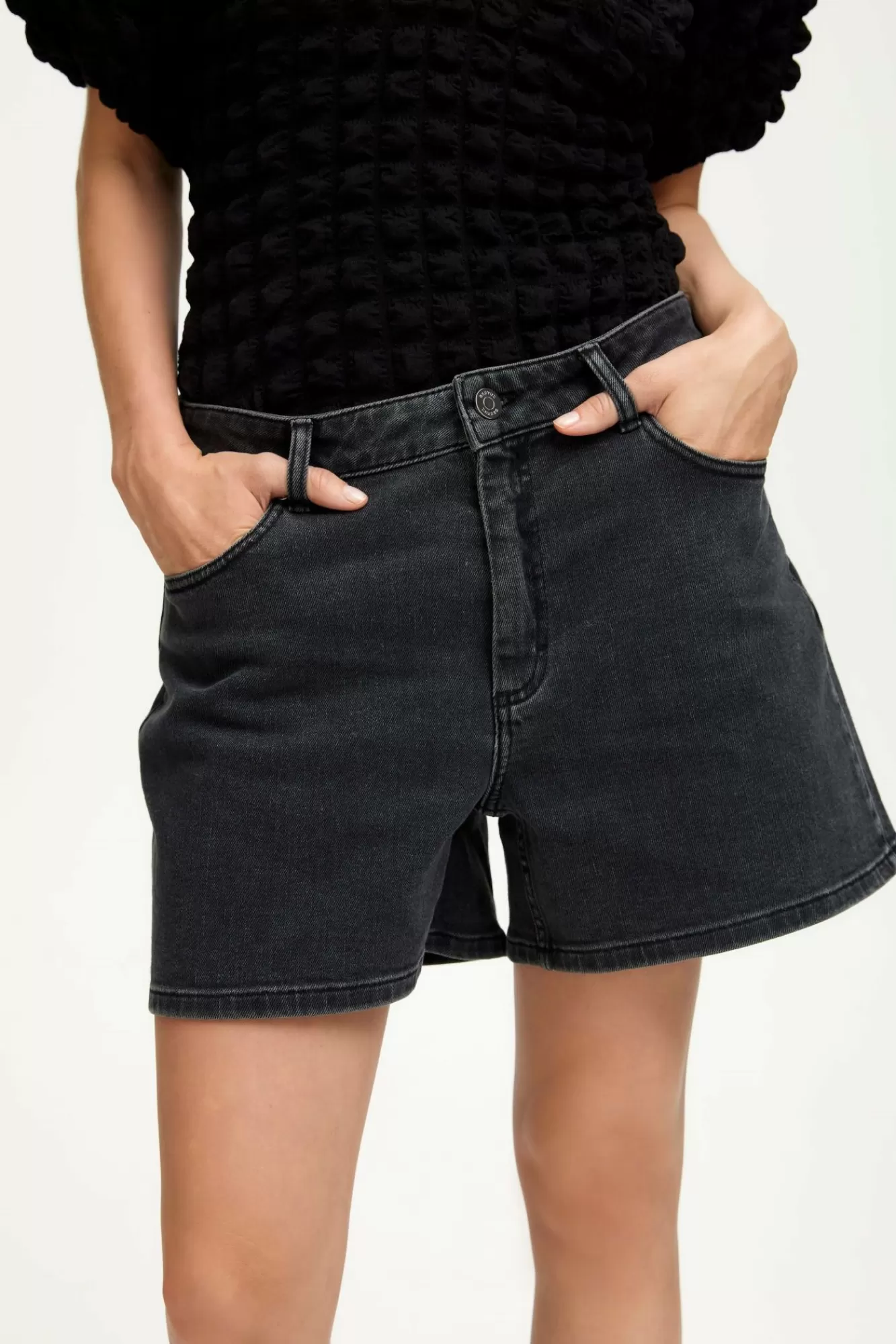 Gestuz Shorts>Moniqgz Shorts Washed Black